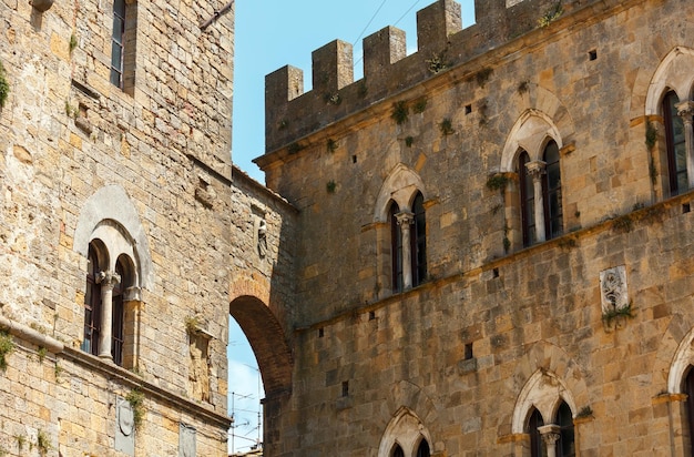 Photo scène de rue volterra toscane italie