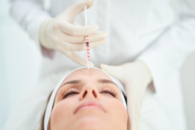 Une scène de traitements de cosmétologie médicale injection de botox