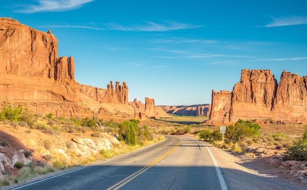 Photo scènes du célèbre parc national des arches, moab, utah, états-unis