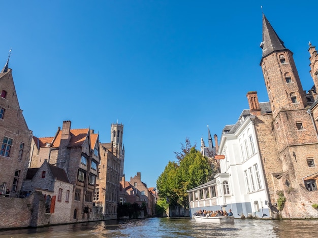 Scènes de la ville de Bruges en Belgique bâtiments résidentiels église scènes attrayantes et belles