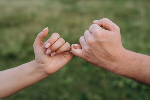 Schéma de poignée de main et de distanciation en psychologie et en science du langage corporel