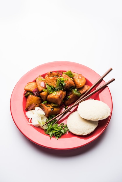 Schezwan Idli ou Mandchourie Idly, recette indo-chinoise savoureuse. mise au point sélective