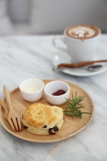 Scones dans un café