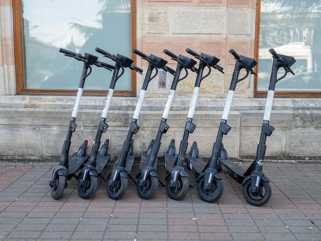 Scooters à louer pour les entreprises de villégiature Mode de vie actif Transport à deux roues Transport électrique