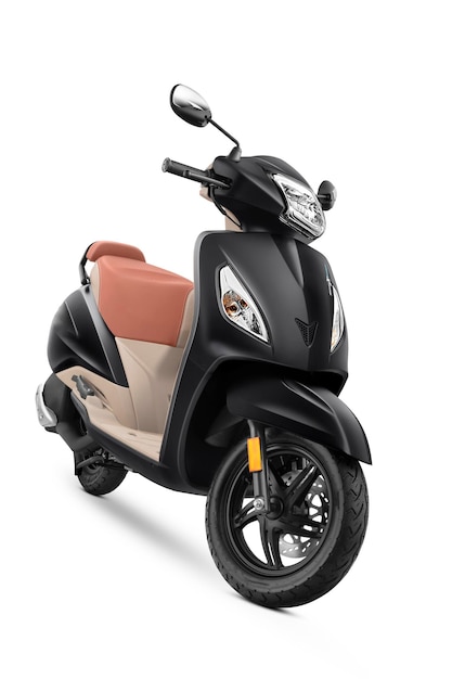 Scooty noir urbain moderne noir sur fond blanc