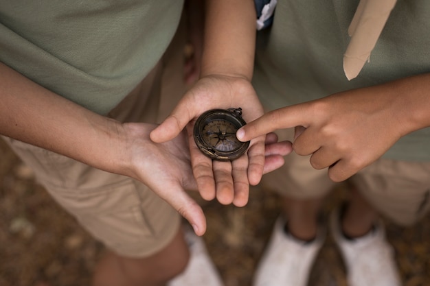 Photo les scouts passent du temps dans la nature