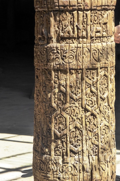 Sculpture sur bois médiévale à Khiva