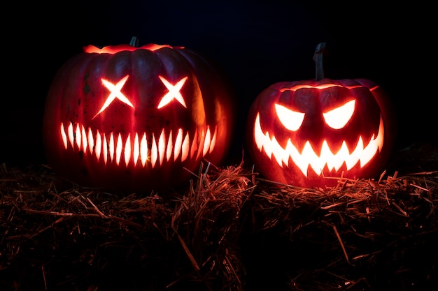Une sculpture de citrouille d'Halloween effrayante