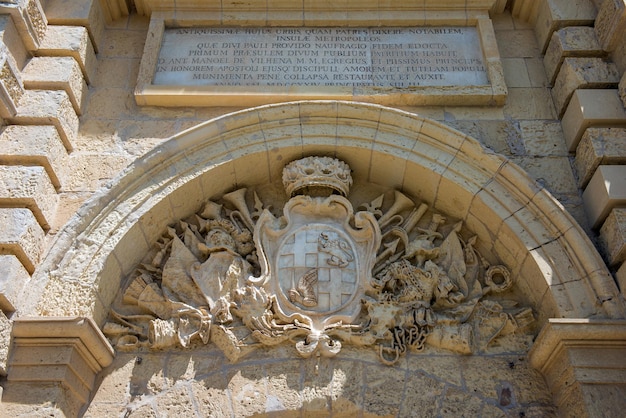 La sculpture du blason Mdina Malta