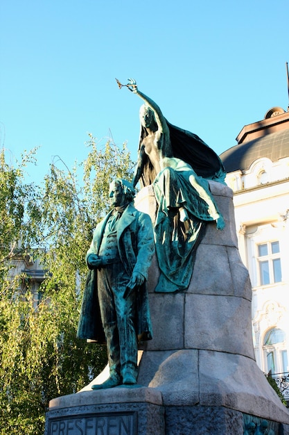 Sculpture du poète Preseren sur la place de Ljubljana en Slovénie