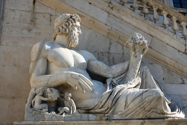 Sculpture du Tibre dans le Capitolium raboté par Michel-Ange