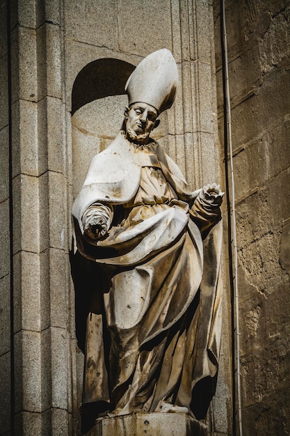 Sculpture de l'évêque, cathédrale de toledo, espagne