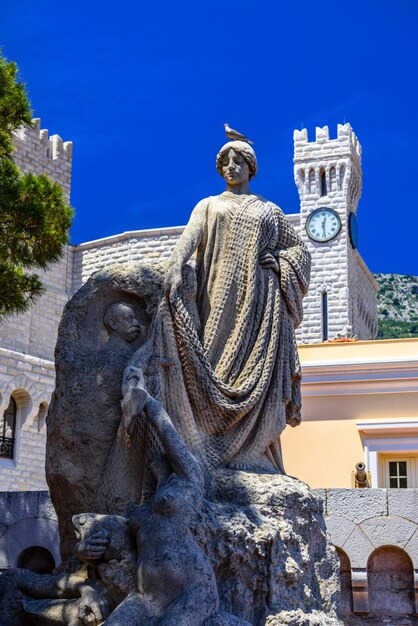 Sculpture hommage de colonies étrangères dans le palais du prix Fontvielle MonteCarlo Monaco Cote d'Azur French Riviera