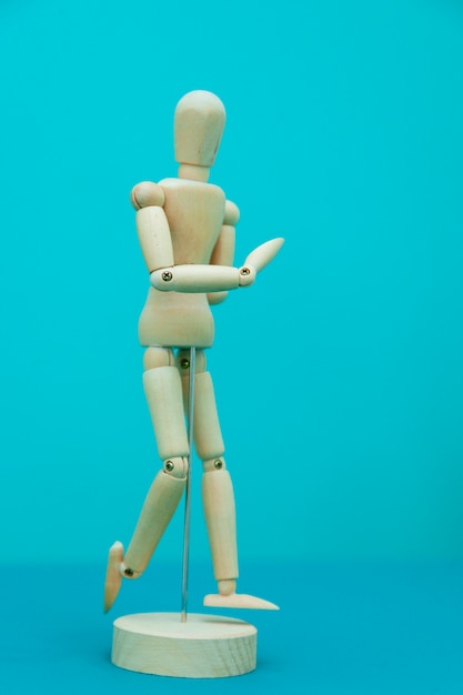 sculpture médicale isolée en forme de corps humain pour les problèmes de physiothérapeute.