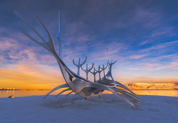 Sculpture métallique conceptuelle du bateau viking du Sun Voyager de la ville de Reykjavik