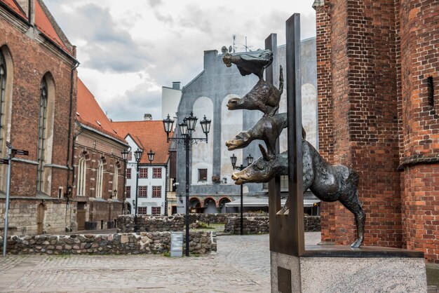 Sculpture des musiciens de la ville de Brême à Riga, Lettonie.