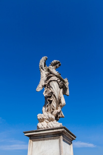 Sculpture sur le pont de Sant Angelo à Rome