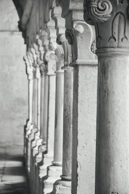 Photo se détendre et se concentrer sur la foi dans un monastère