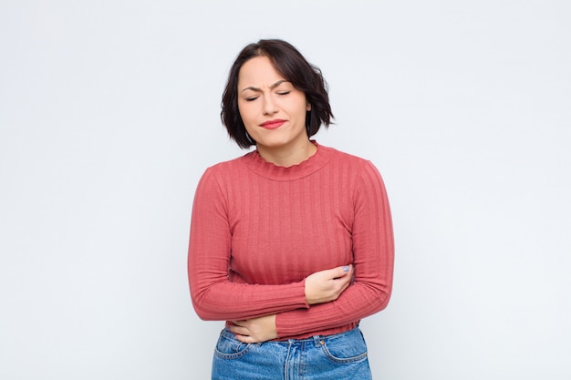 se sentir anxieux, malade, malade et malheureux, souffrant de maux d'estomac ou de grippe douloureux