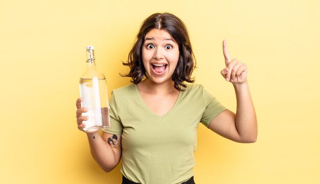 se sentir comme un génie heureux et excité après avoir réalisé une idée