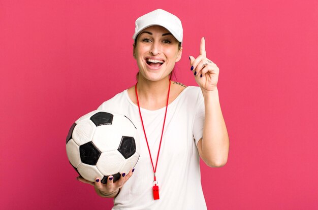 Photo se sentir comme un génie heureux et excité après avoir réalisé une idée