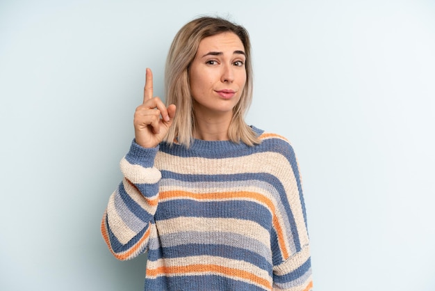 Se sentir comme un génie tenant fièrement le doigt en l'air après avoir réalisé une excellente idée en disant eureka