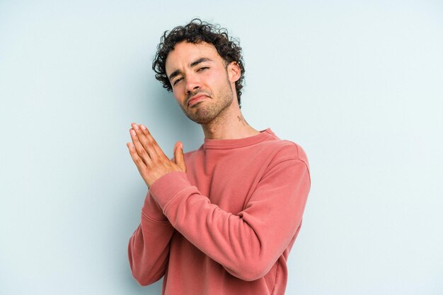 Se sentir énergique et à l'aise en se frottant les mains en toute confiance