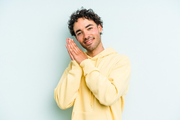 Se sentir énergique et à l'aise en se frottant les mains en toute confiance