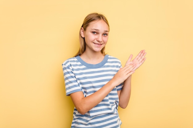 Se sentir énergique et à l'aise en se frottant les mains en toute confiance