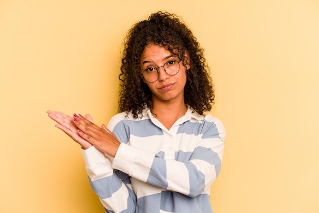 Se sentir énergique et à l'aise en se frottant les mains en toute confiance