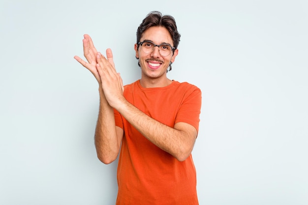 Se sentir énergique et à l'aise en se frottant les mains en toute confiance