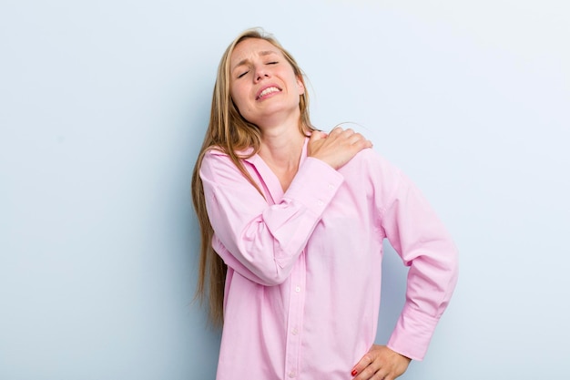 Se sentir fatigué stressé anxieux frustré et déprimé souffrant de douleurs au dos ou au cou