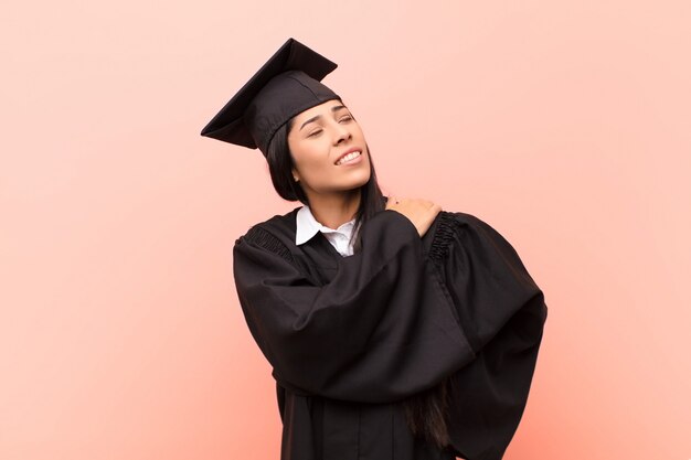 se sentir fatigué, stressé, anxieux, frustré et déprimé, souffrant de douleurs au dos ou au cou