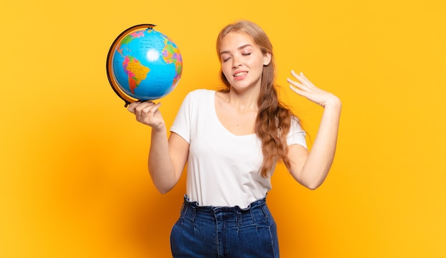 Se Sentir Stressé, Anxieux, Fatigué Et Frustré, Tirer Le Col De La Chemise, Avoir L'air Frustré Par Le Problème