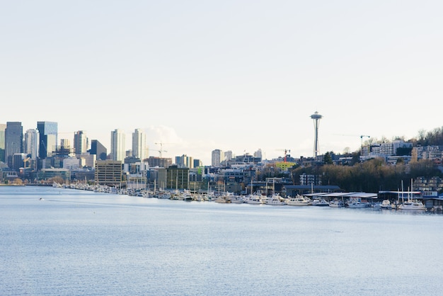 Seattle. Vues du centre-ville, de l'aiguille spatiale et de la baie