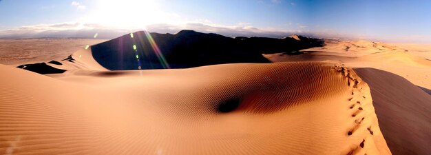 Photo la sécheresse des dunes du désert le soleil chaud