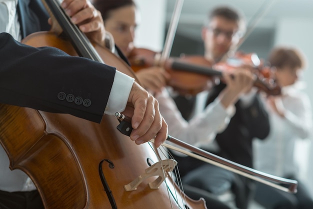 Photo section de cordes d'interprétation de l'orchestre symphonique