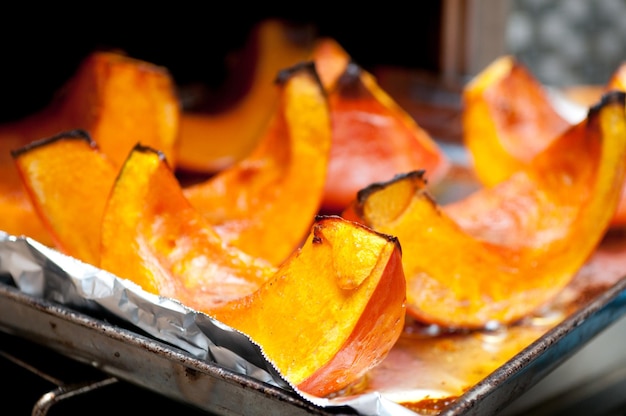 Sections de courge Kabocha rôties