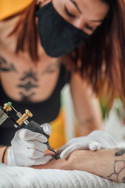 Sécurité du tatouage pendant la crise du coronavirus