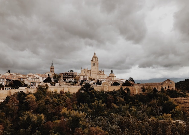 Photo ségovie, espagne un jour de tempête