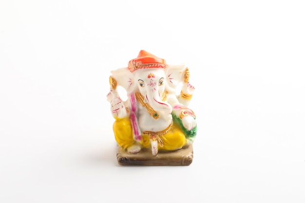 Seigneur Ganesha Ganesha sculpture sur fond blanc