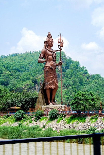 Seigneur Shiva grande statue avec serpent près de Har ki Pauri Haridwar, Salut