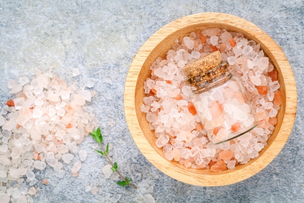 Sel de l&#39;Himalaya couramment utilisé dans la cuisine et pour les produits de bain.