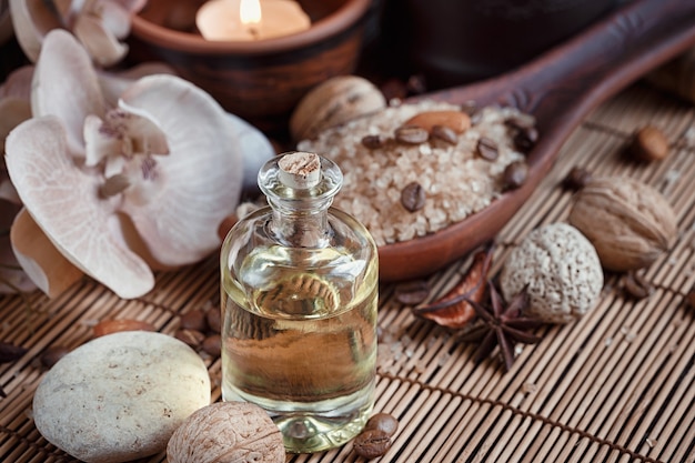 Sel de mer naturel avec grains de café, cannelle et étoile d'anis