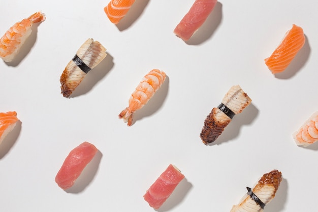 Photo sélection vue de dessus de délicieux sushis