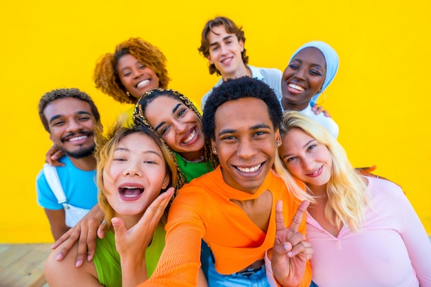 Selfie lors d'une réunion mondiale et internationale de jeunes