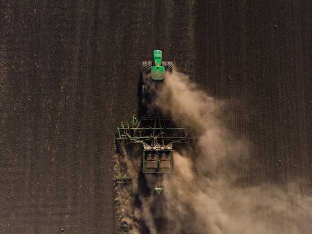 Semis de tracteur de blé d'hiver de l'air