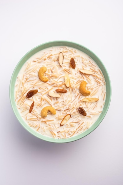 Semiya payasam ou shewai ou sewai Khir ou seviyan Kheer est un bonbon indien à base de vermicelles, lait, ghee, sucre ou jaggery, raisins secs et noix