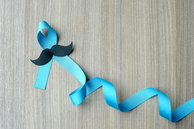 Photo sensibilisation au cancer de la prostate, ruban bleu clair avec moustache