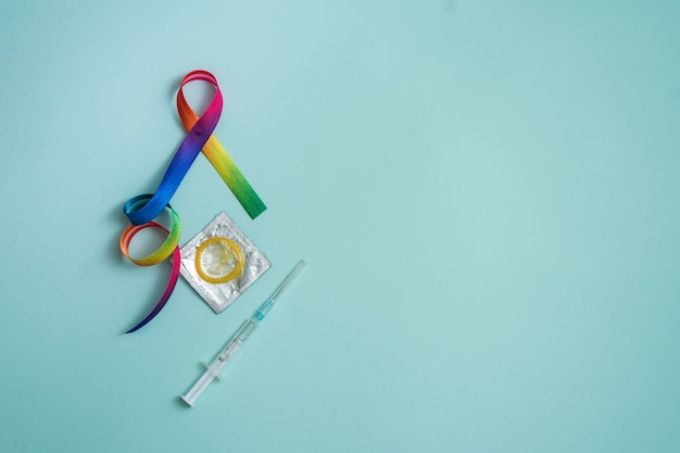 Sensibilisation au ruban arc-en-ciel. communauté LGBT. Journée mondiale du sida. Concept symbolique pour la campagne de sensibilisation sur le concept des personnes vivant avec le VIH